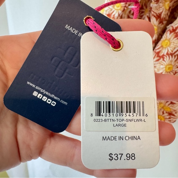 New Simply Southern Womens Large Sunflower Button Front Crop Top Boho Preppy - Picture 8 of 9